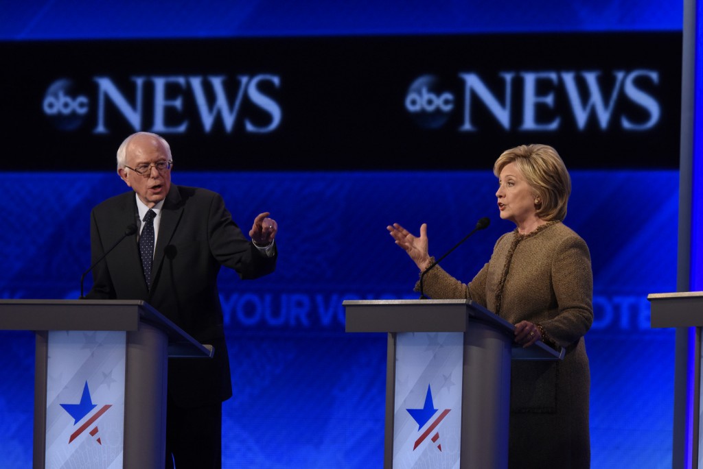 Bernie Sanders og Hillary Clinton í rökræðum á ABC sjónvarpsstöðinni 19. desember 2015. Mynd: ABC NEWS